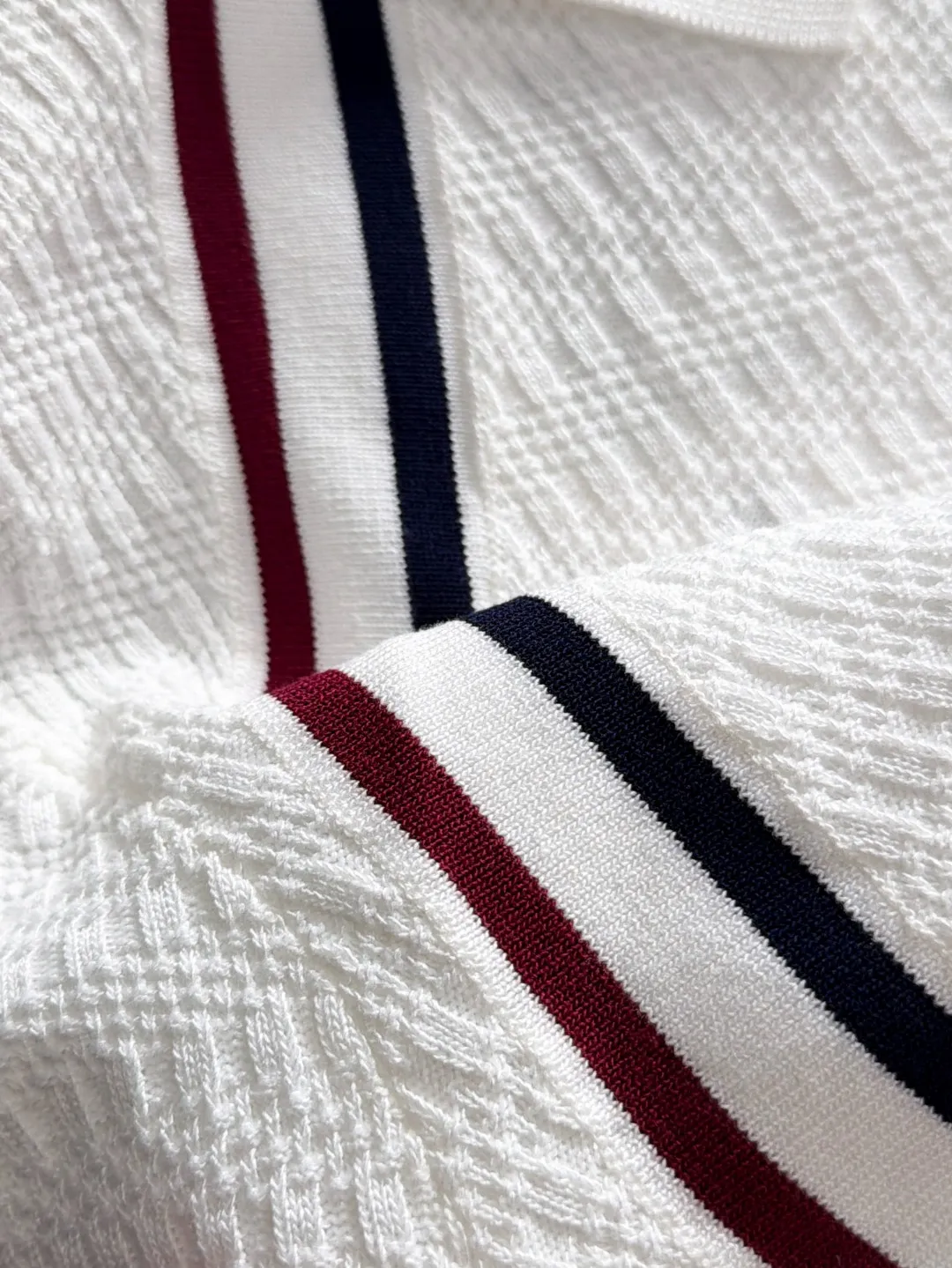 Next day shipment P165 Mouth-mounted High Quality 2026 Autumn and Winter New Arrival men's short-sleeved T-shirt Made of combed cotton yarn knitted cotton fabric, pure cotton high-weight special yarn, it feels full of weight when weighed, and the upper body is more textured than ordinary T-shirts. This texture can cope with the weather easily and is suitable for both hot and cold! The pattern on the chest adopts three-dimensional embroidery technology, and is perfectly produced stitch by stitch with reference to the original version! Loose fit design, looks noble. Size: M to XXXL